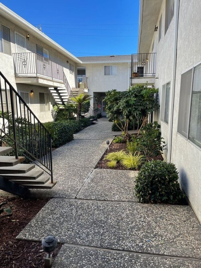 Building Photo - 300 Warren Ave