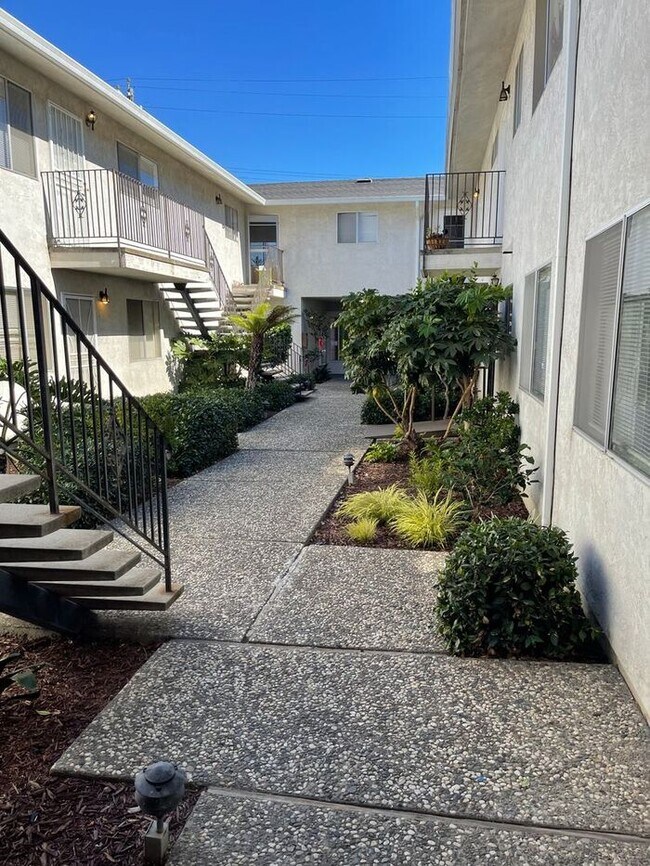 Foto del edificio - 300 Warren Ave