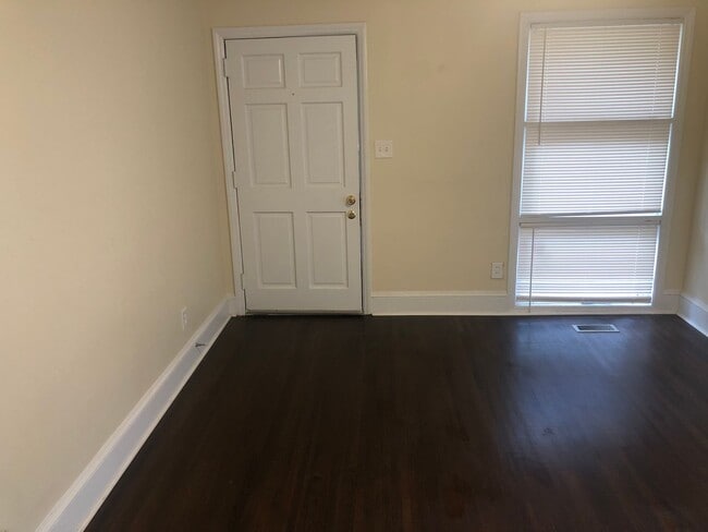 Building Photo - Dresden E - Westchester Duplex