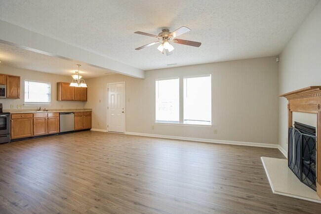Foto del edificio - 1589 Matthew Allen Cir