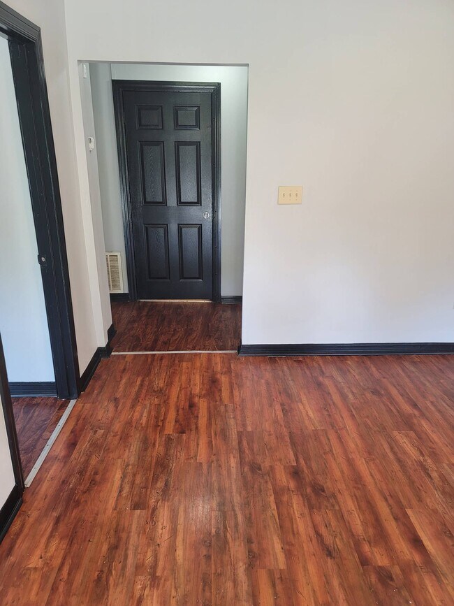 Foto del edificio - 2404 S Beech St