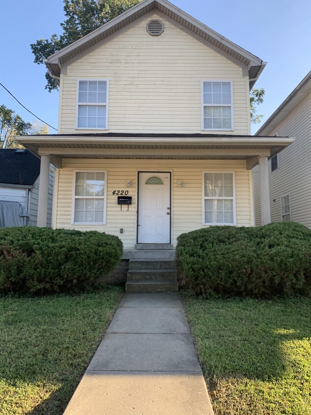 Primary Photo - 4220 Sunset Ave