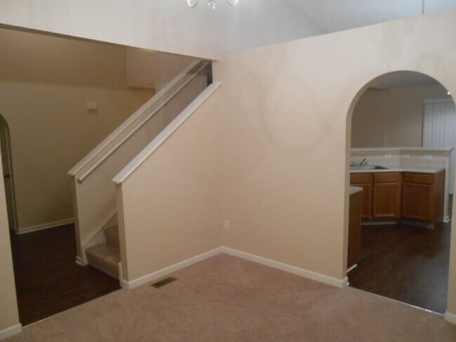 Building Photo - 368 Evergreen Cir