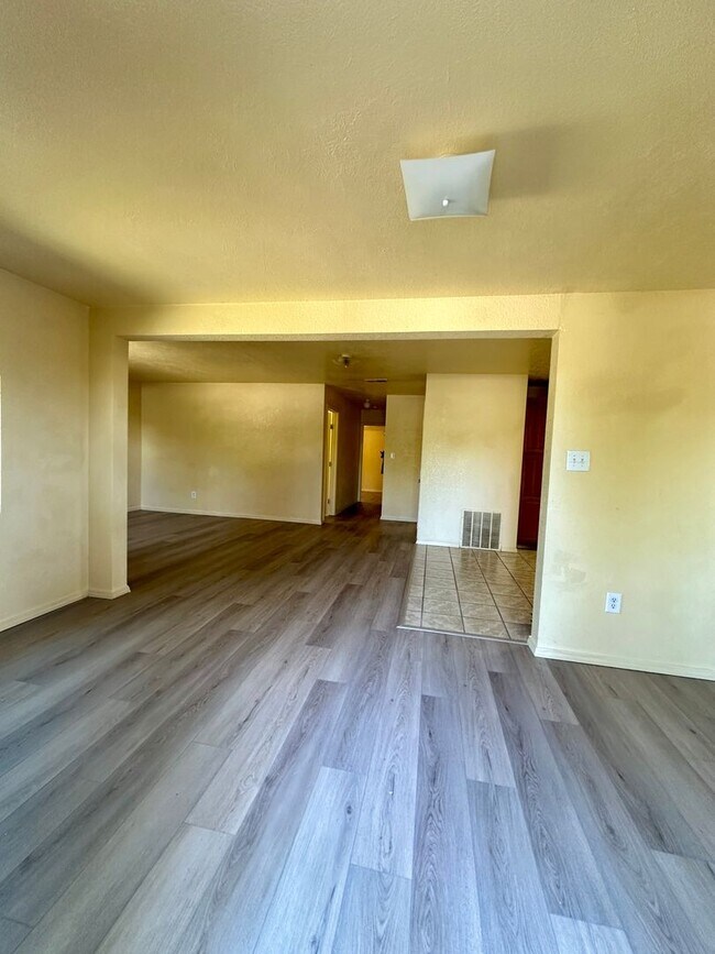 Foto del edificio - 3 Bedroom Home Ready to Rent