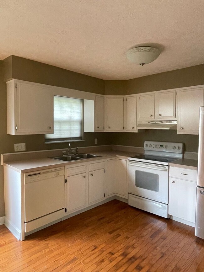 Foto del edificio - Three Bedroom Townhome