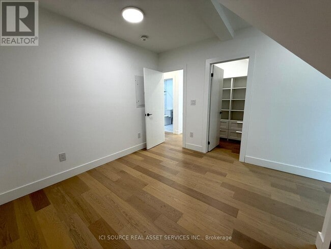 Building Photo - 146-146 Brunswick Ave