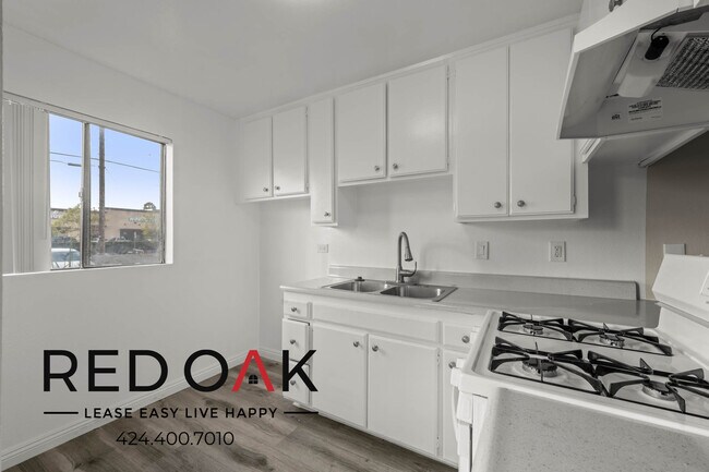 Building Photo - TWO WEEKS FREE! Lovely Jr. One Bedroom wit...