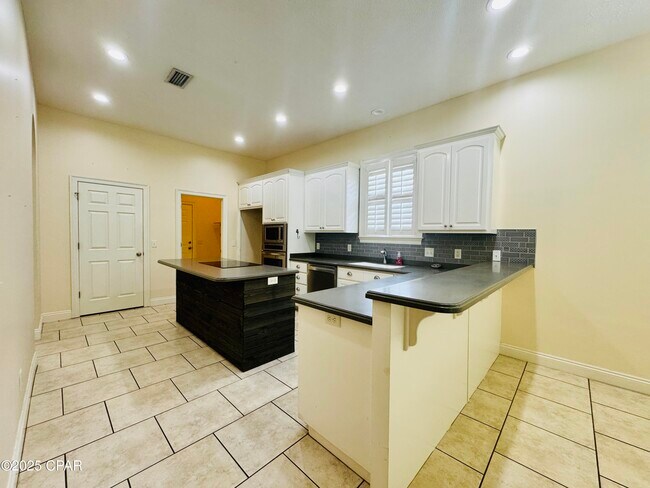 Foto del edificio - 100 Palm Bay Blvd