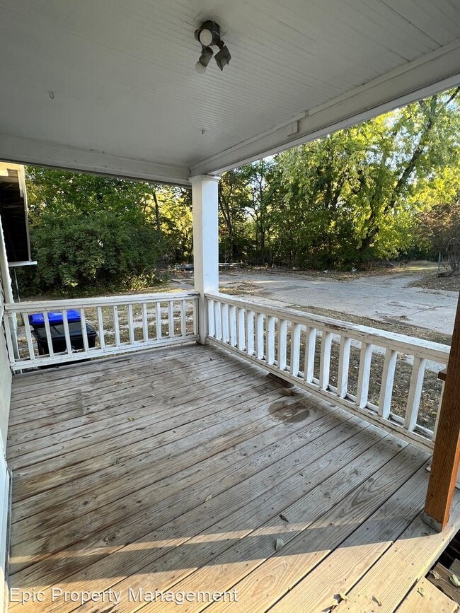 Building Photo - 1 br, 1 bath House - 2017 SW Van Buren St