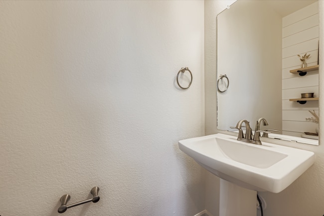 Building Photo - 1116 Highlands Dr