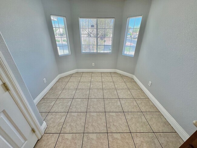 Foto del edificio - Stunning 4 bedroom home offering comfort and space in North Las Vegas