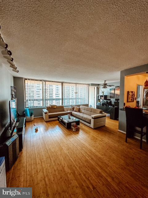 Foto del edificio - 3705 S George Mason Dr