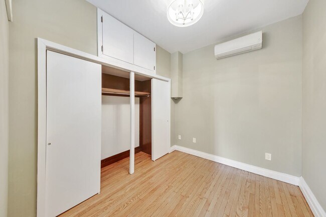 Foto del edificio - Full room in 6-bed/2.0-bath Home