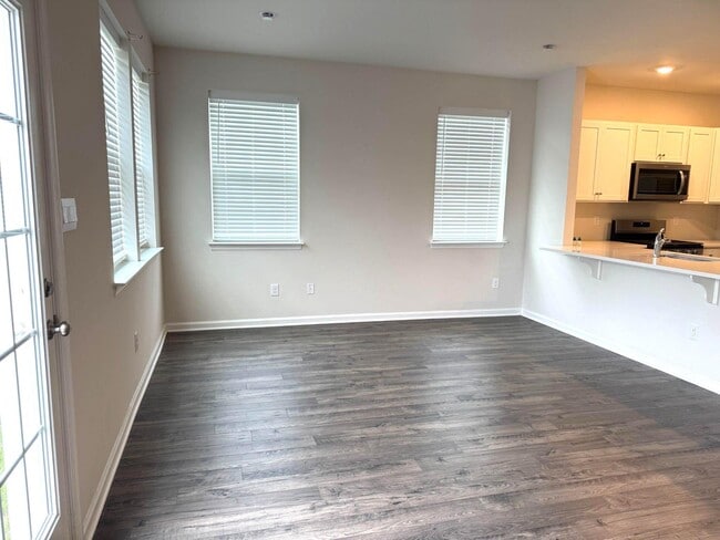 Building Photo - 173 Mazzeo Dr
