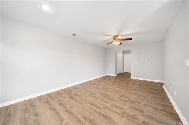 Building Photo - 104 Cartwheel Ct