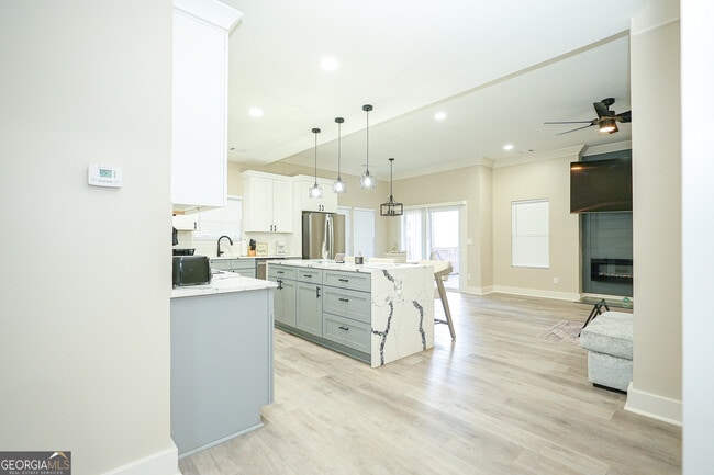 Building Photo - 1452 Lockwood Dr SW