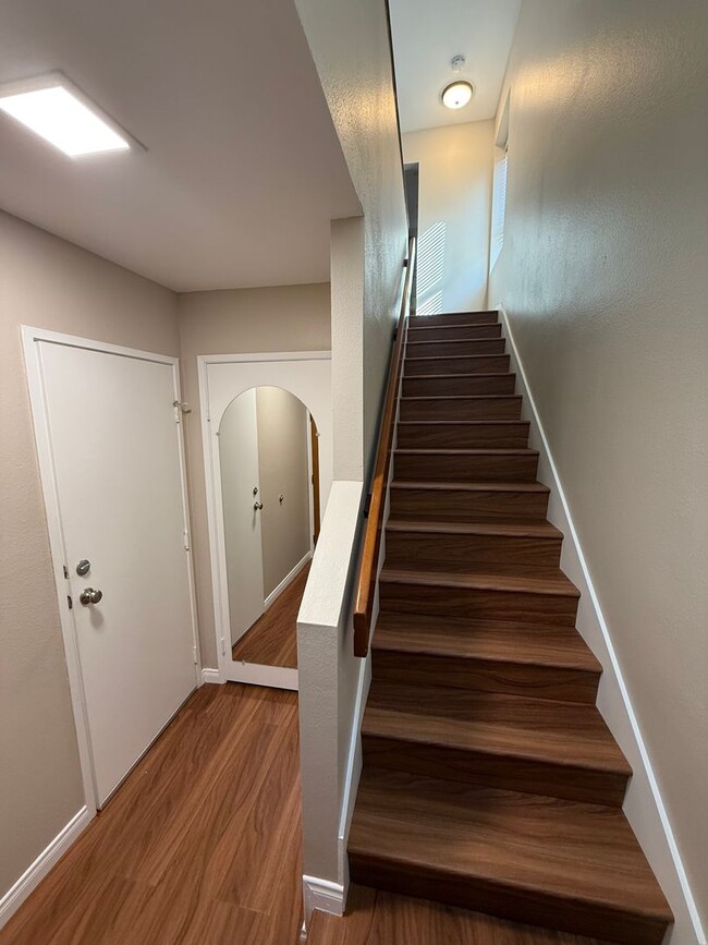 Building Photo - Charming 1-Bedroom Townhome with Attached 2-Car Garage in Tierrasanta