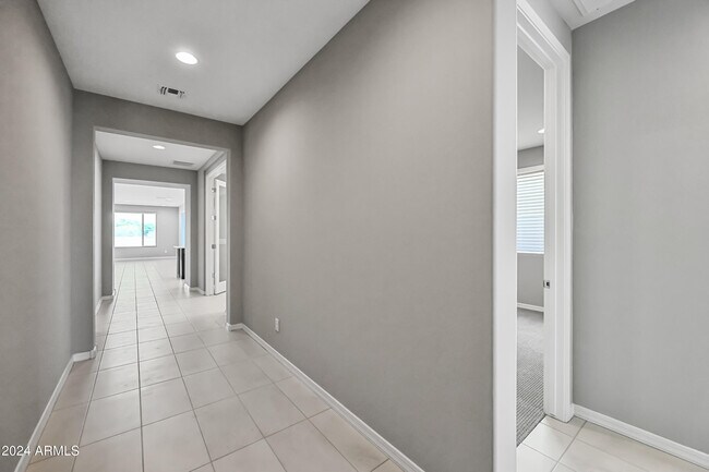 Foto del edificio - 7144 W Coles Rd