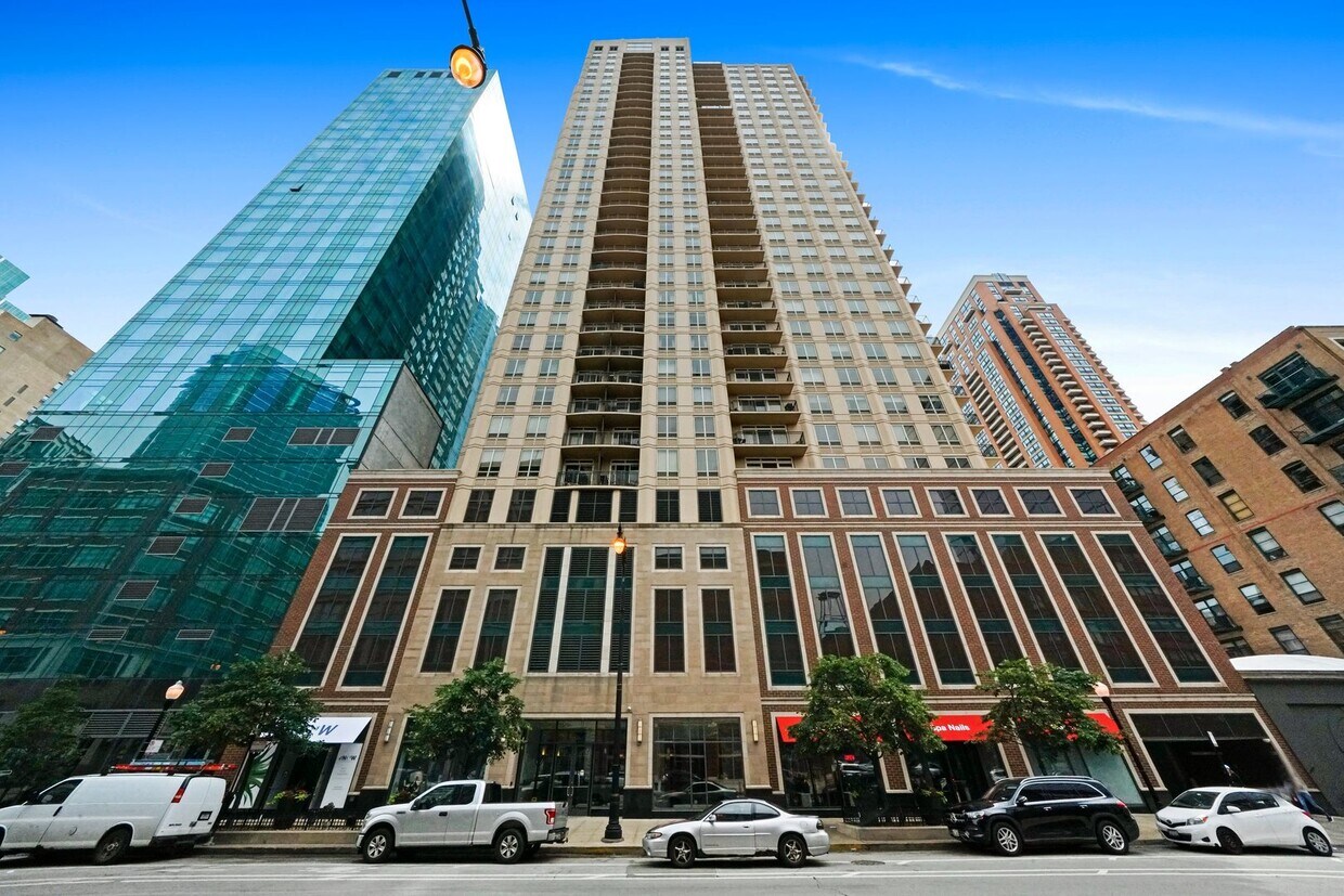 Primary Photo - 1111 S Wabash Ave