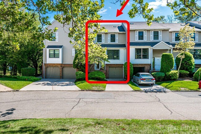 Building Photo - 3902 Springbrook Dr