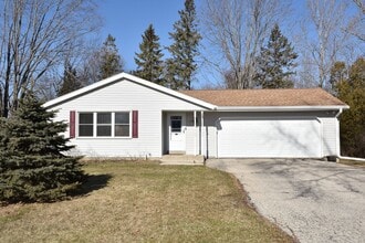 Building Photo - 1538 W Liebau Rd