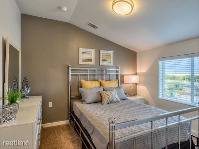 Foto del edificio - 1 br, 1 bath Apartment - 1435 Main St 700