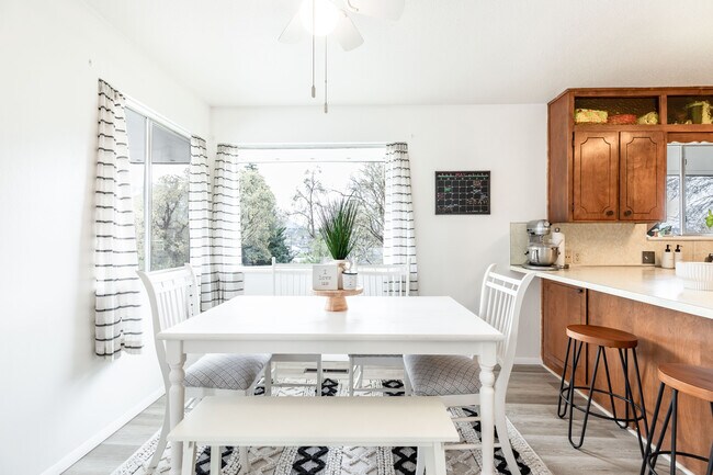 Light and Bright - 815 Orchard Dr