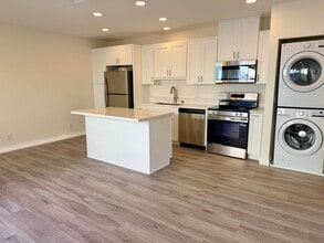 Building Photo - 3227 Stonybrook Dr