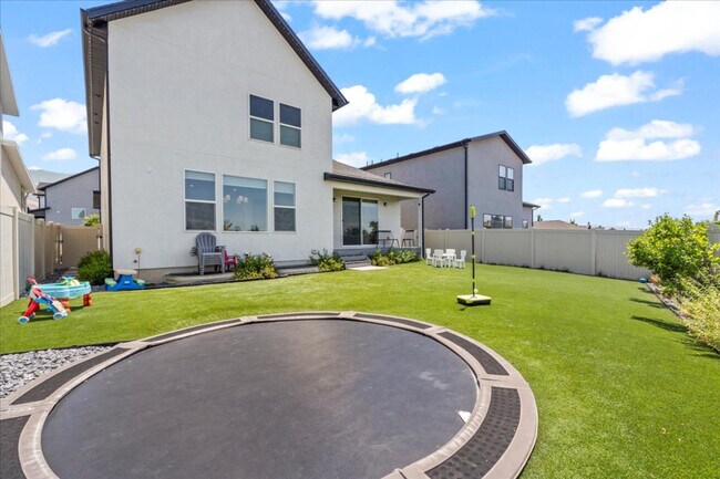 Foto del edificio - 690 S Edge Ln