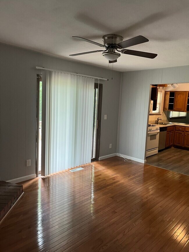 Building Photo - Beautiful 3 bed 2 bath Home For Rent!