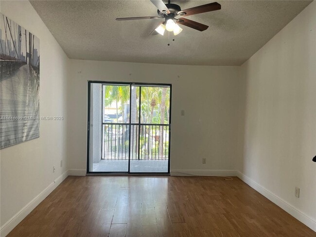 Building Photo - 10370 SW 150th Ct