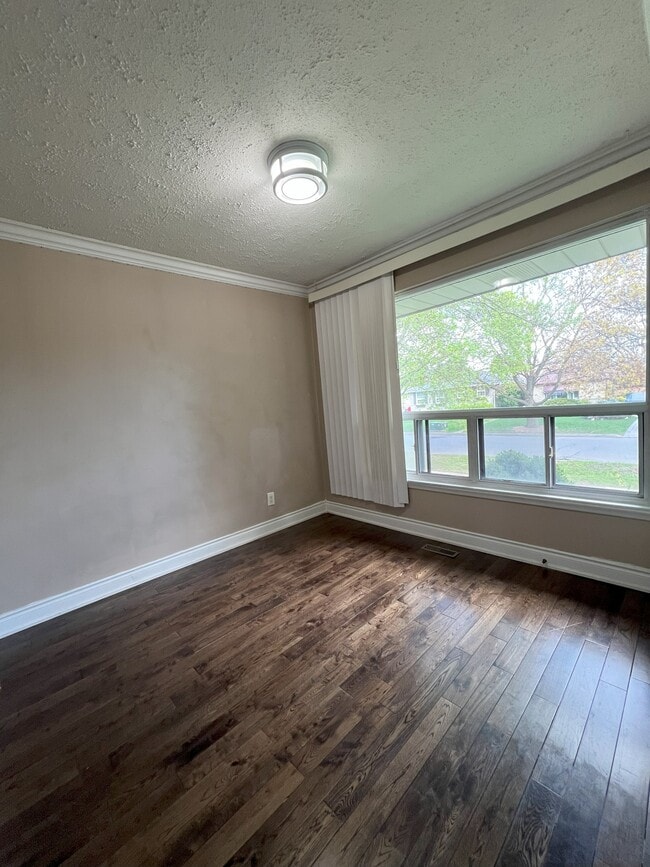 Building Photo - 10 Burgby Av