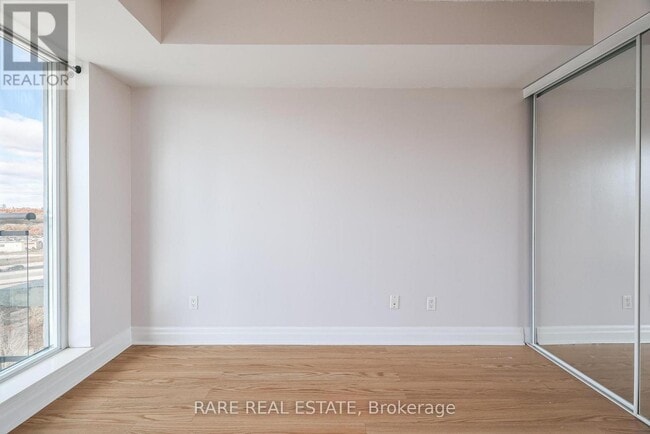 Photo du bâtiment - 2121 Lake Shore Blvd W