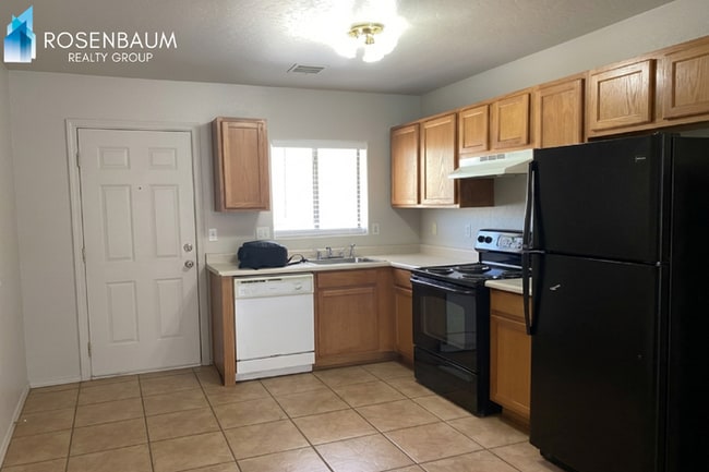 Building Photo - 9950 W Lynx Dr