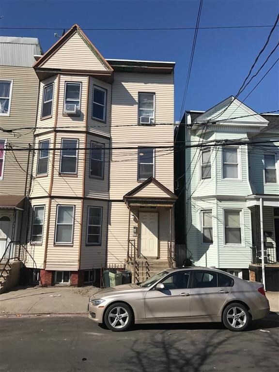 Primary Photo - 237 Whiton St