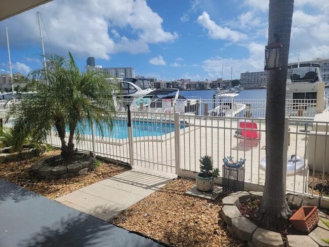 Foto del edificio - 2100 Diana Dr