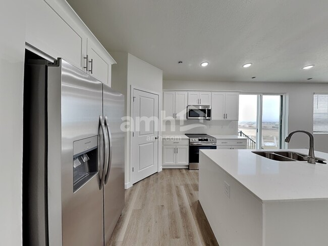 Building Photo - 1268 W Mahogany St