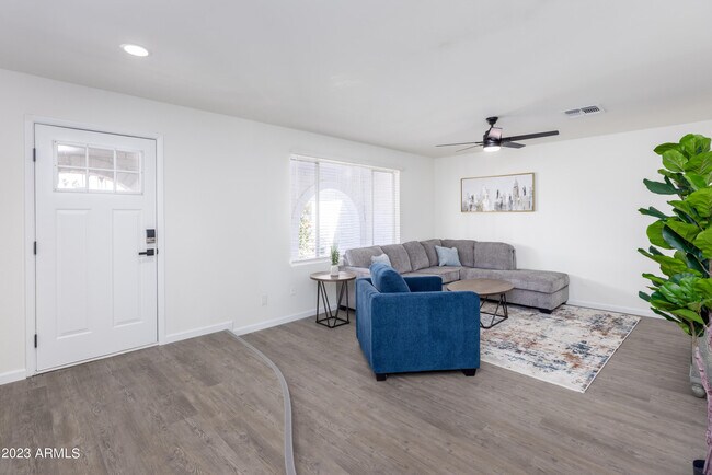 Foto del edificio - 3033 S Hazelton Ln