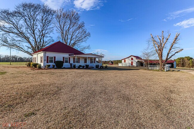 Foto del edificio - RENOVATED FARMHOUSE in Mt. Olive!