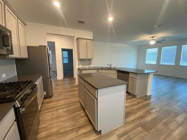 Foto del edificio - 1709 Lake Grove Dr