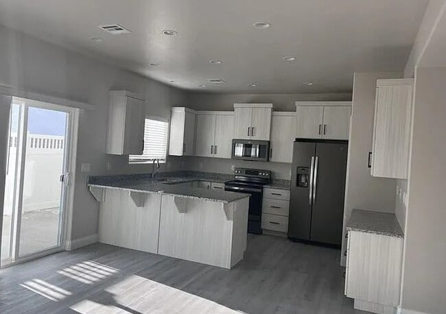 Foto del edificio - 668 E Fiddlers Canyon Rd