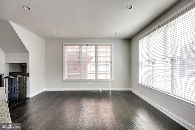 Foto del edificio - 2542 Cherry Tree Rd