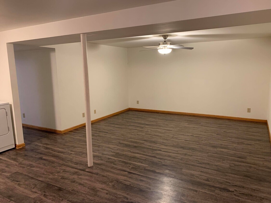 Living room - 3026 James Ave