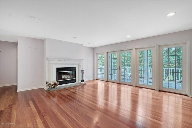 Building Photo - Ski House