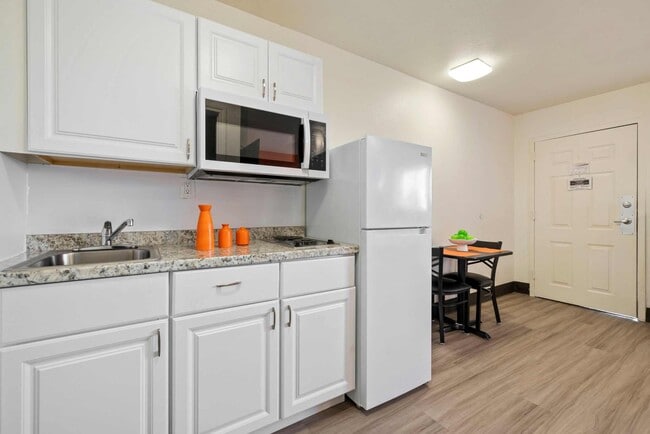 Kitchenette - Siegel Select Houston