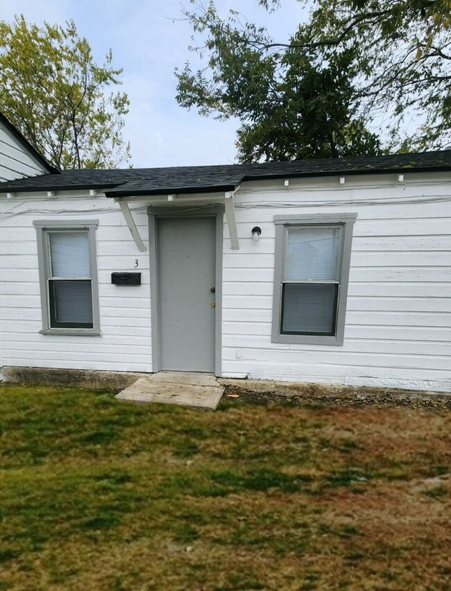 Building Photo - 2718 W Ave M