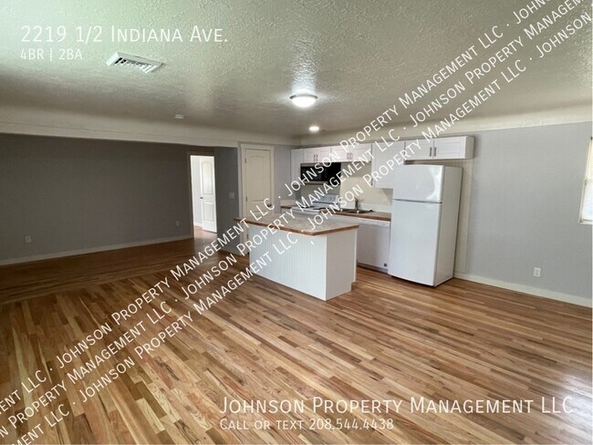 Foto del edificio - 2219 1/2 Indiana Ave.-