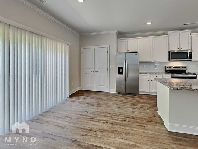 Foto del edificio - 6921 Woodland Stream Pl