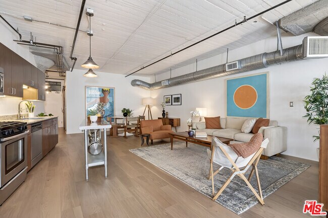 Foto del edificio - 200 N San Fernando Rd