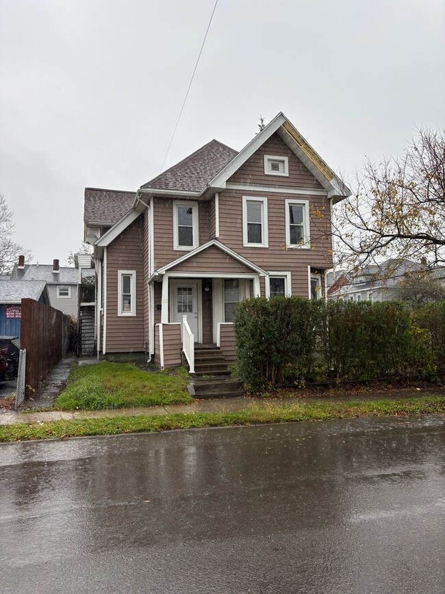 Building Photo - 111 Eldredge St